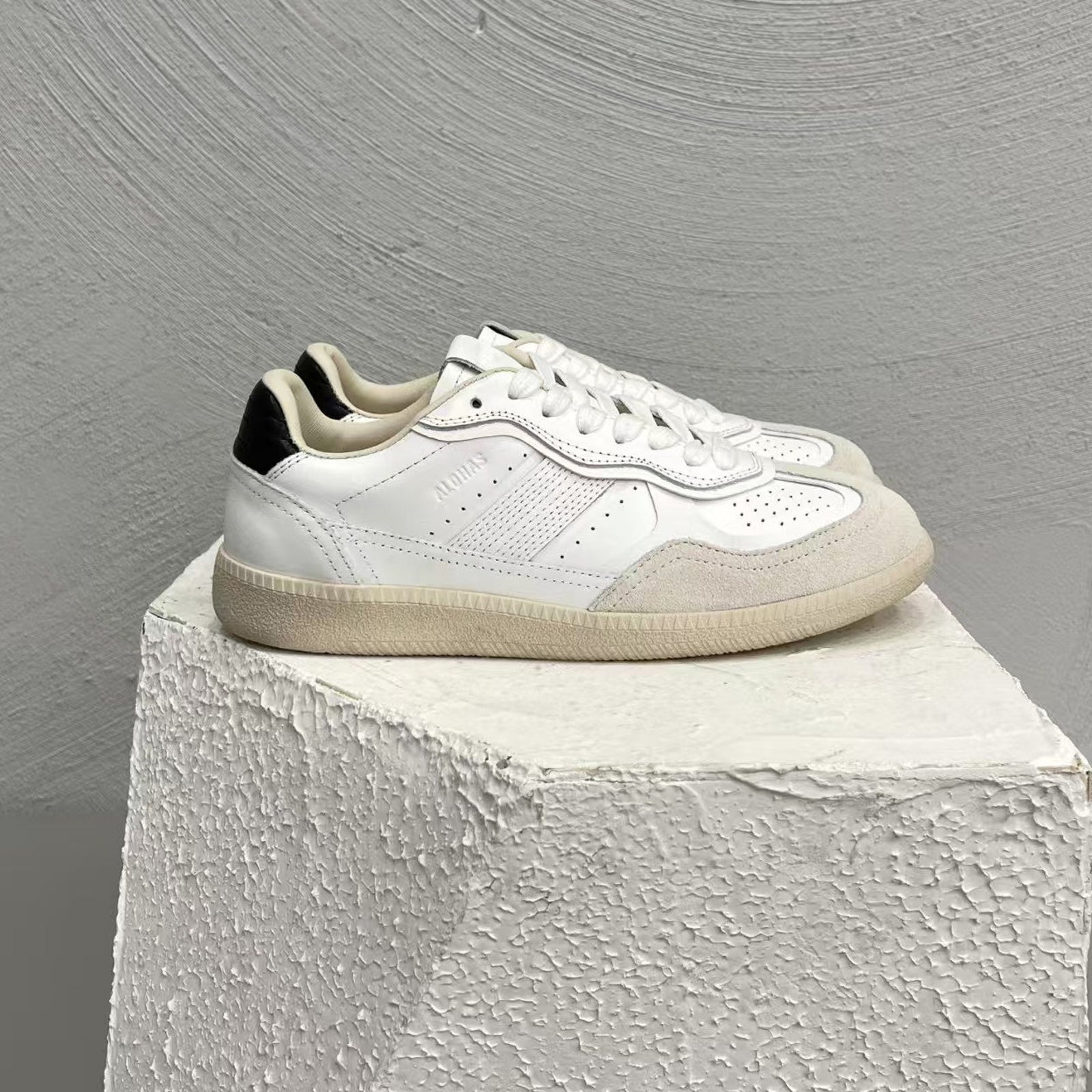 Original com ua Leather sneakers Alohas Tb.490 color white