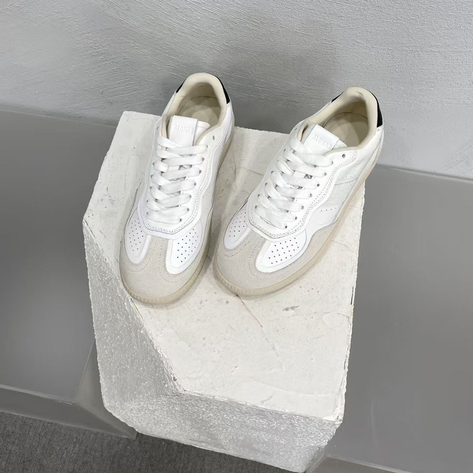 Original com ua Leather sneakers Alohas Tb.490 color white