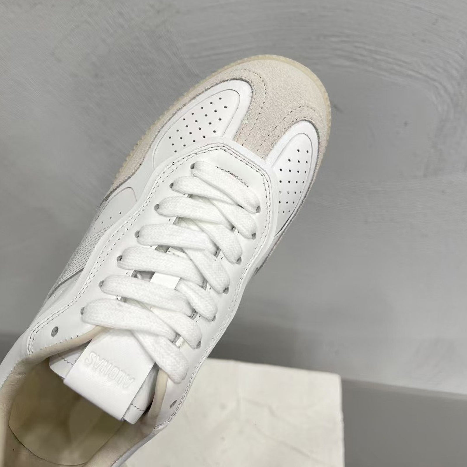 Original com ua Leather sneakers Alohas Tb.490 color white