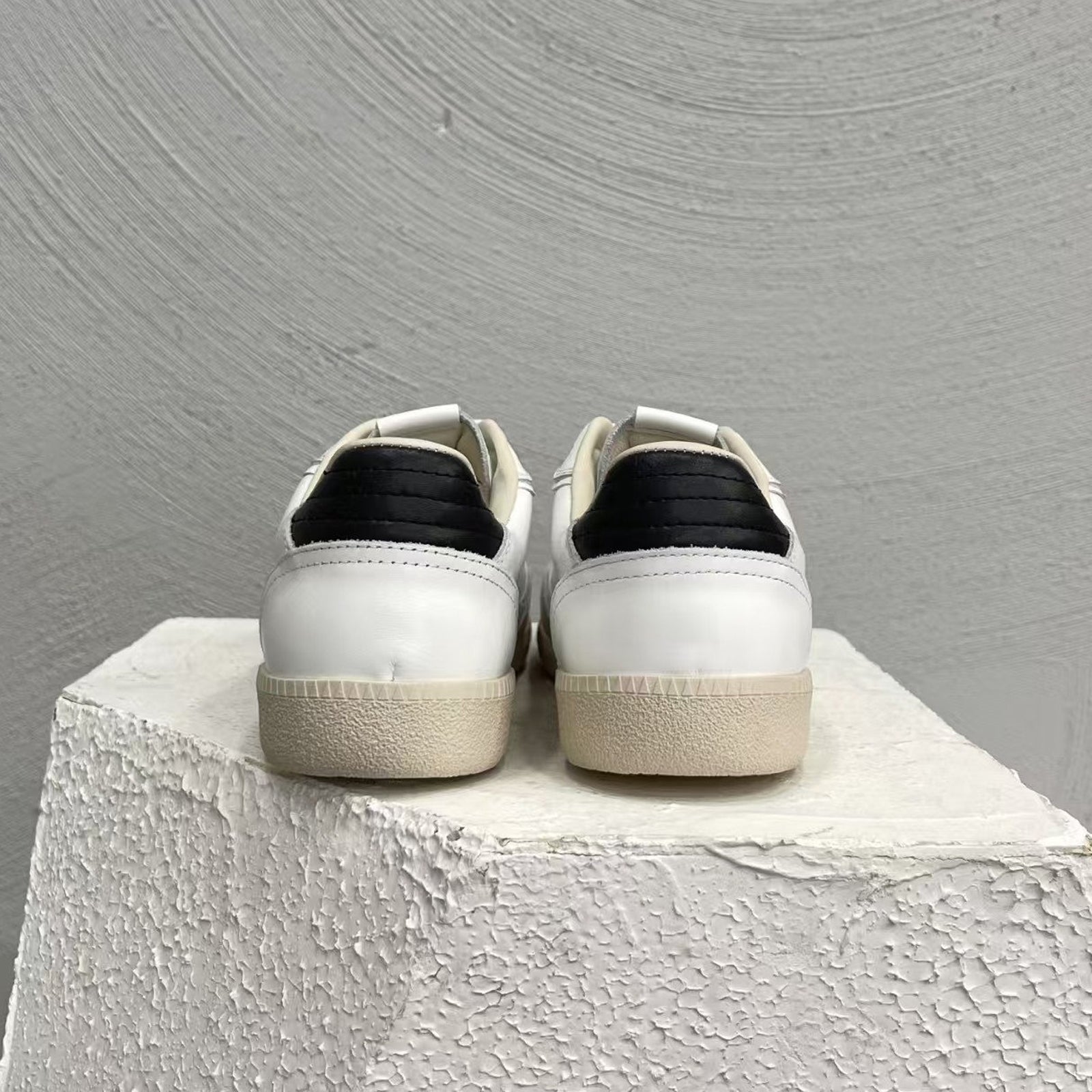 Original com ua Leather sneakers Alohas Tb.490 color white