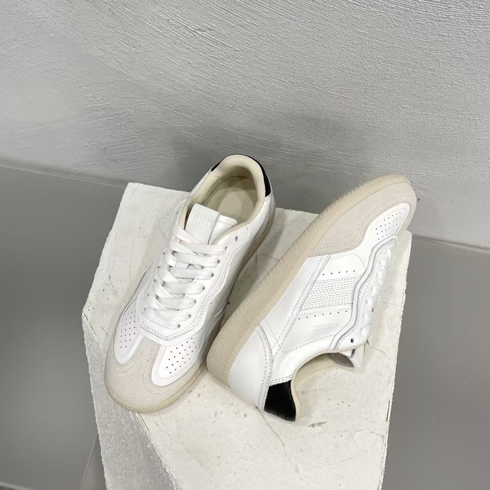 Original com ua Leather sneakers Alohas Tb.490 color white